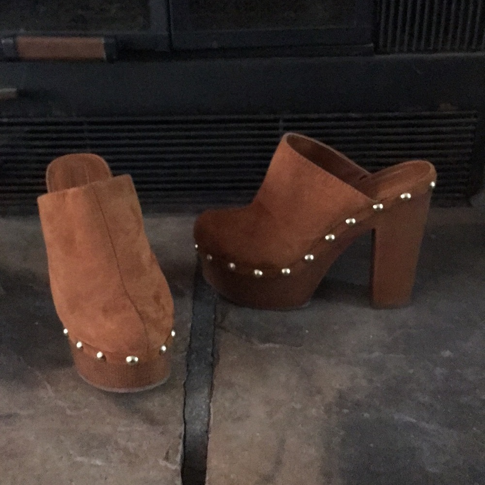 Wooden platform shoe